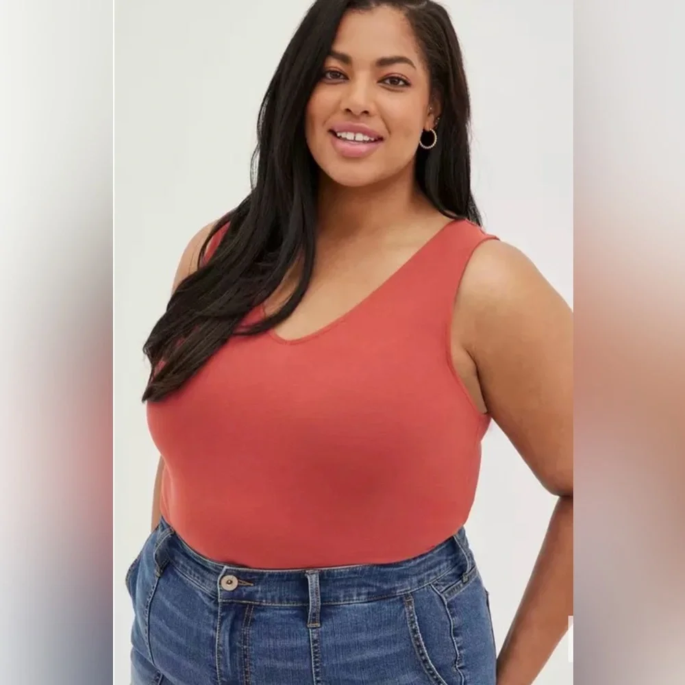 🩶Torrid Gray Foxy V-Neck Tank Top - Picture 9 of 14